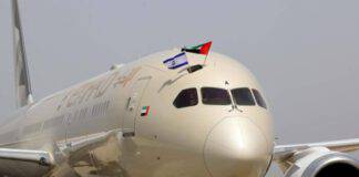 เครื่องบินพาณิชย์ลำแรกของสหรัฐอาหรับเอมิเรตส์ลงจอดที่สนามบิน Ben Gurionในเทลอาวีฟ