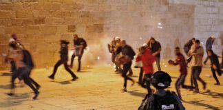 เกิดเหตุระเบิด! ขณะชาวปาเลสไตน์ปฏิบัติศาสนกิจในอัลอักซอ บาดเจ็บกว่า 200 คน