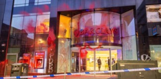 การปฏิบัติการที่ทรงพลังของ Palestine Action เพื่อขับไล่ Barclays และ Elbit Systems ออกจากธุรกิจอาวุธ